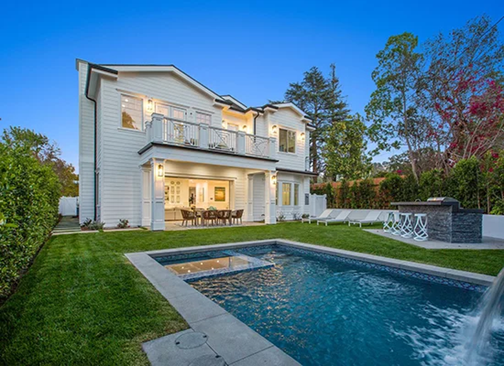 Custom swimming pool, spa and landscaped backyard built by R Builders in Los Angeles